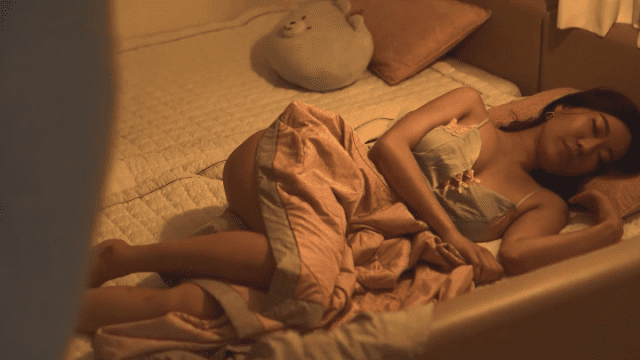 Em mình dây hoodie trắng - sevtrb.sbs