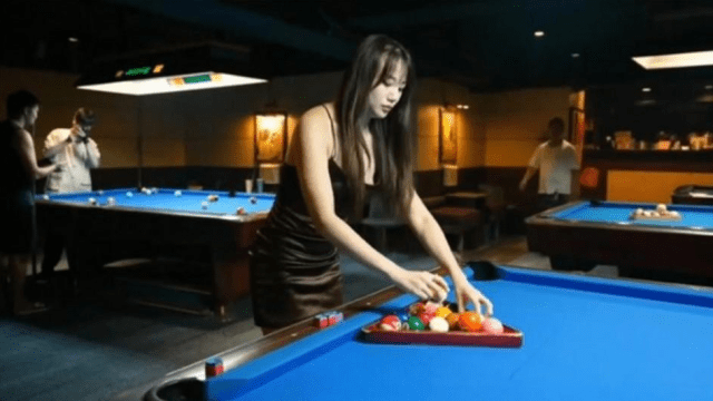 ED-39 - Trải nghiệm em gái làm quán bi-a bím hồng - sevtrb.sbs