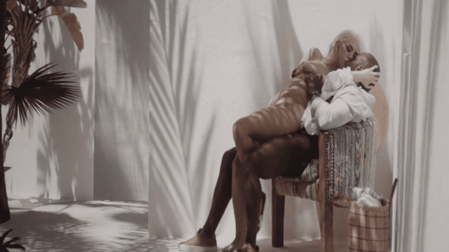 Làm tình cùng em ở phía sau nhà - sevtrb.sbs