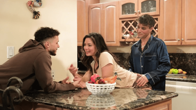 Động cơ thầm kín của đứa em gái cưng - sevtrb.sbs