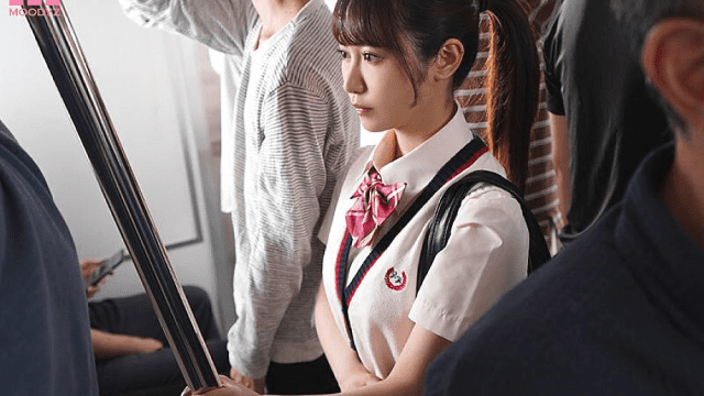 MIDV-599_Em nữ sinh váy ngắn trên tàu điện Ono Rikka - sevtrb.sbs